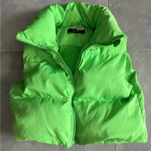 Akira Crop Puffer Vest | M - Picture 2 of 6